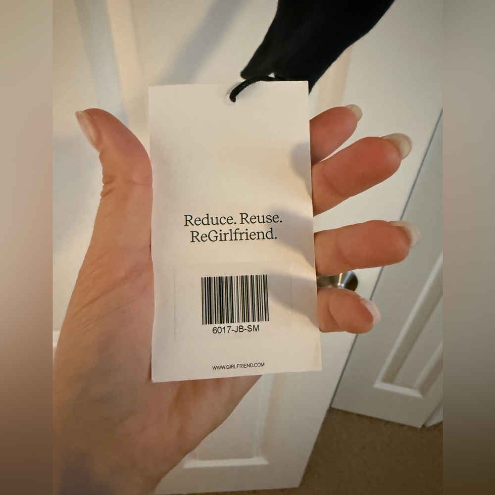 NWT Girlfriend Collective Black Crewneck - Picture 5 of 5